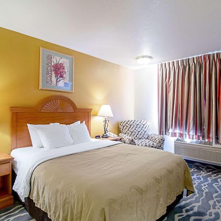 Quality Inn Huron Bagian luar foto