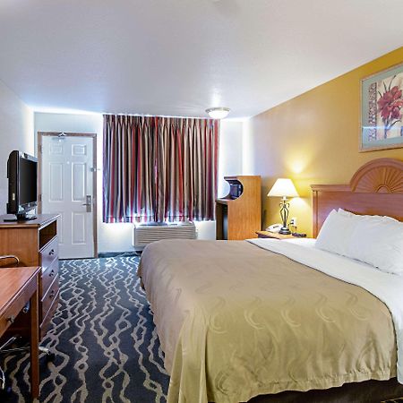 Quality Inn Huron Bagian luar foto
