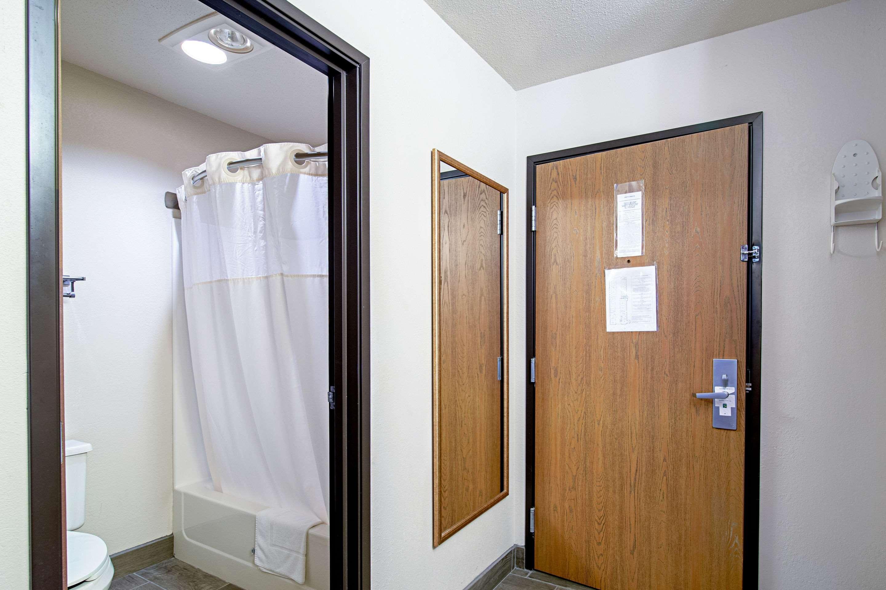 Quality Inn Huron Bagian luar foto