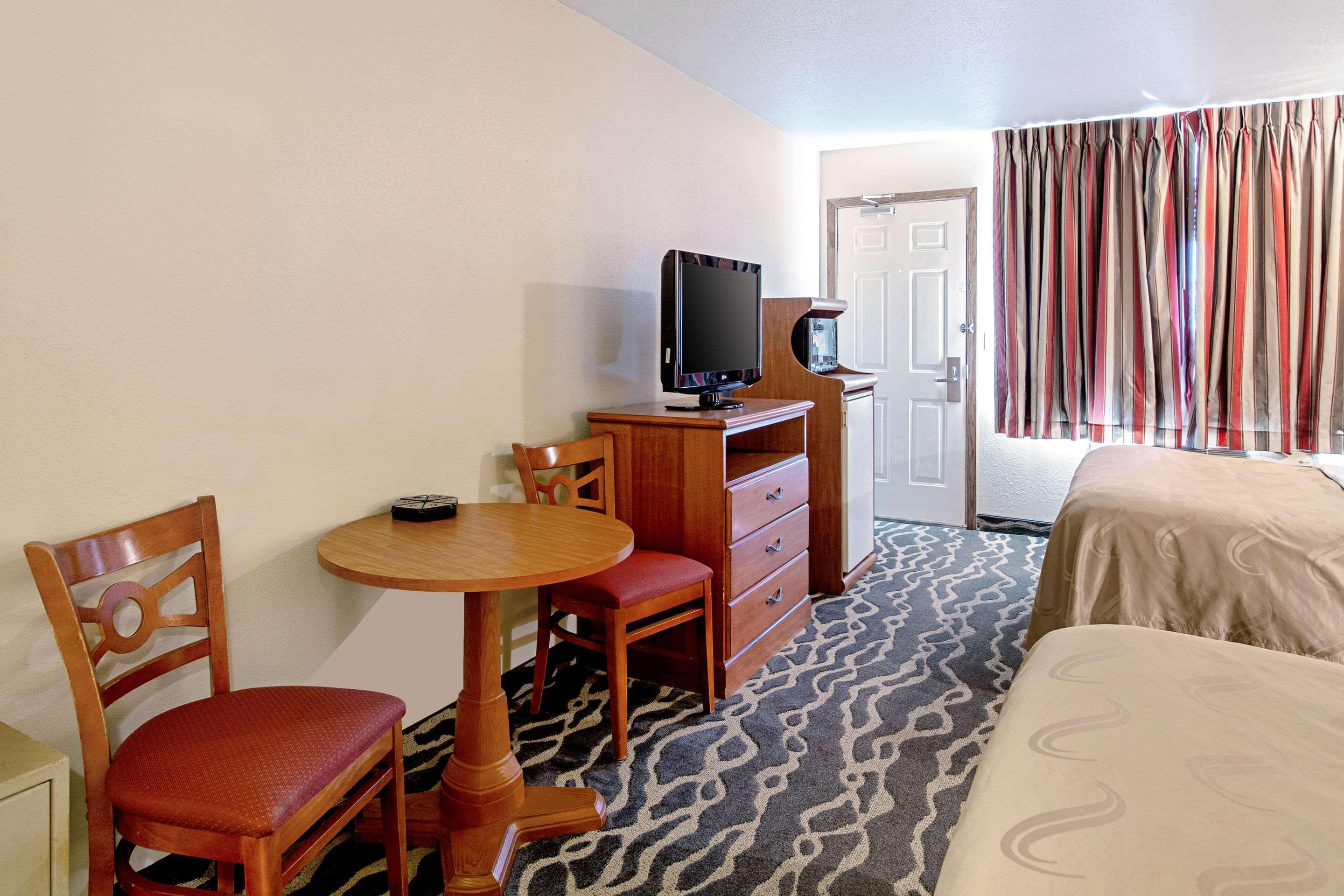 Quality Inn Huron Bagian luar foto