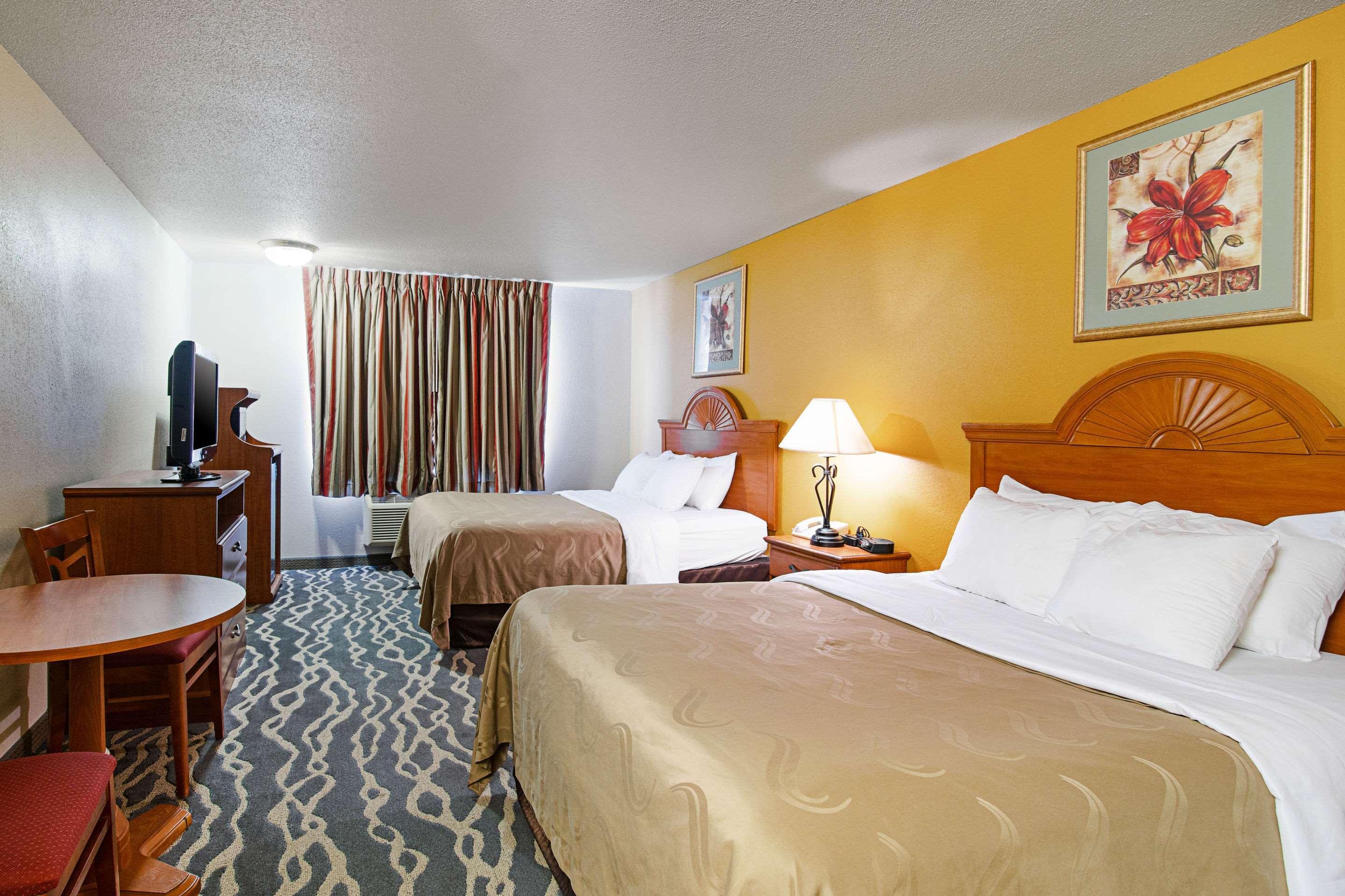 Quality Inn Huron Bagian luar foto