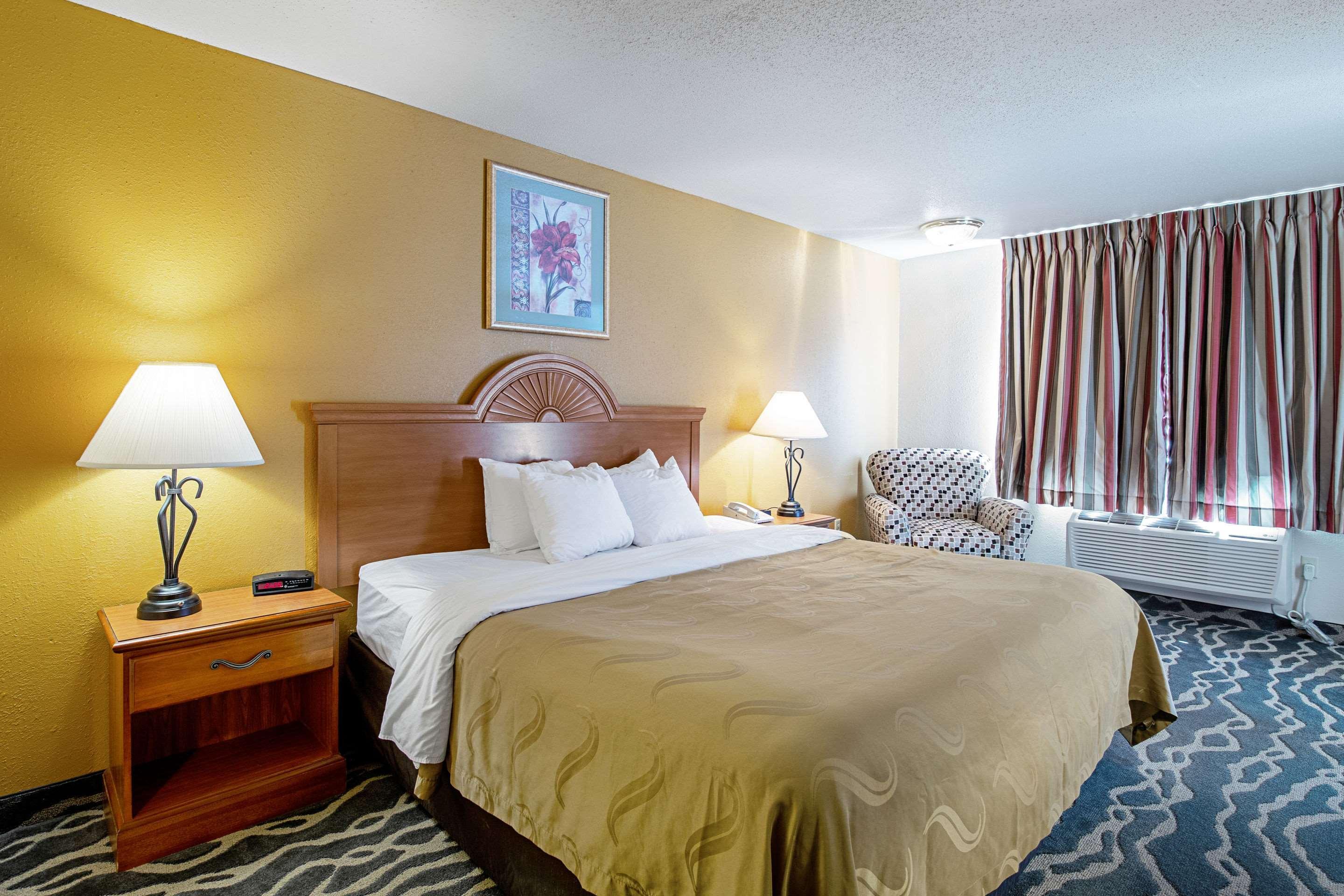 Quality Inn Huron Bagian luar foto