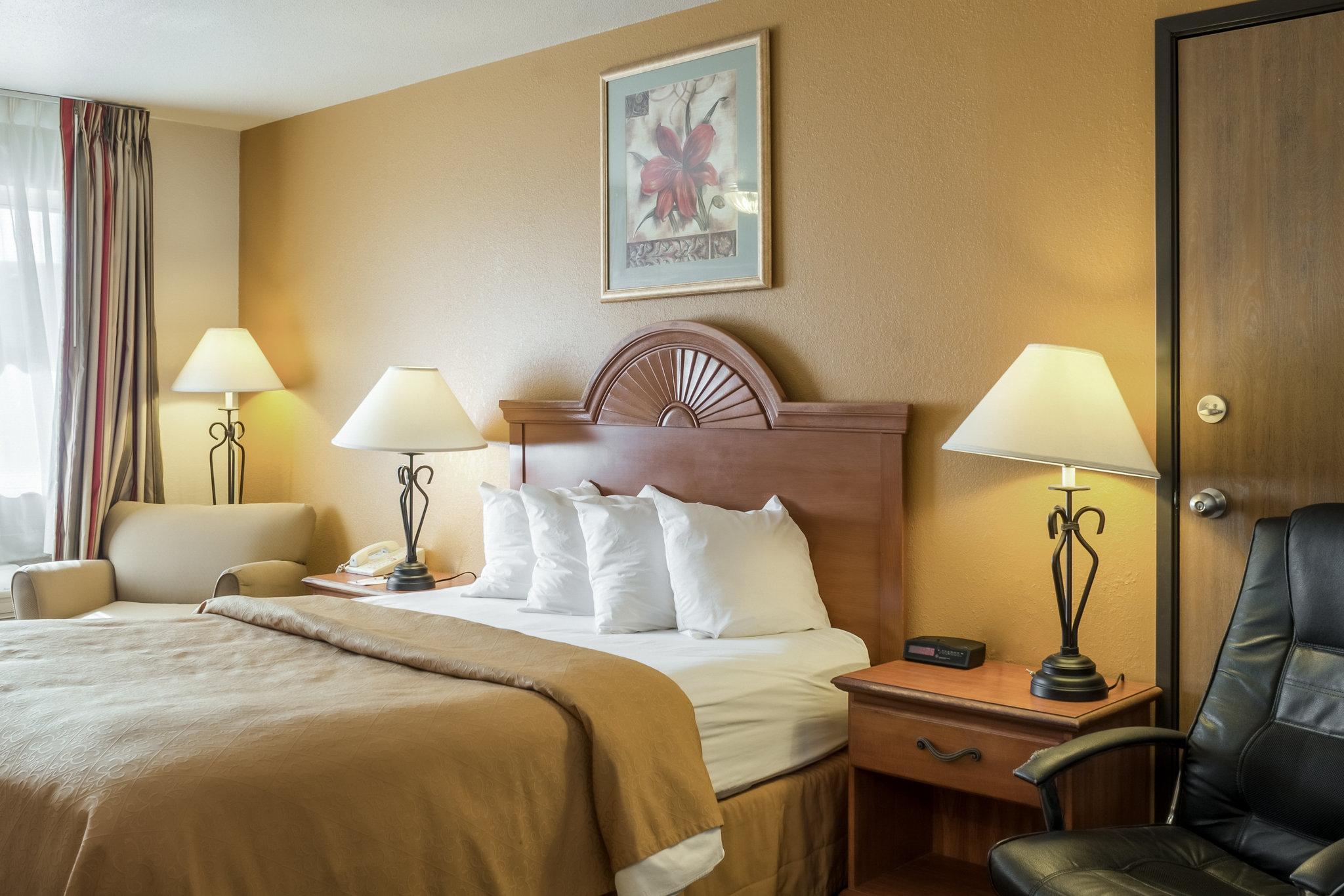 Quality Inn Huron Bagian luar foto