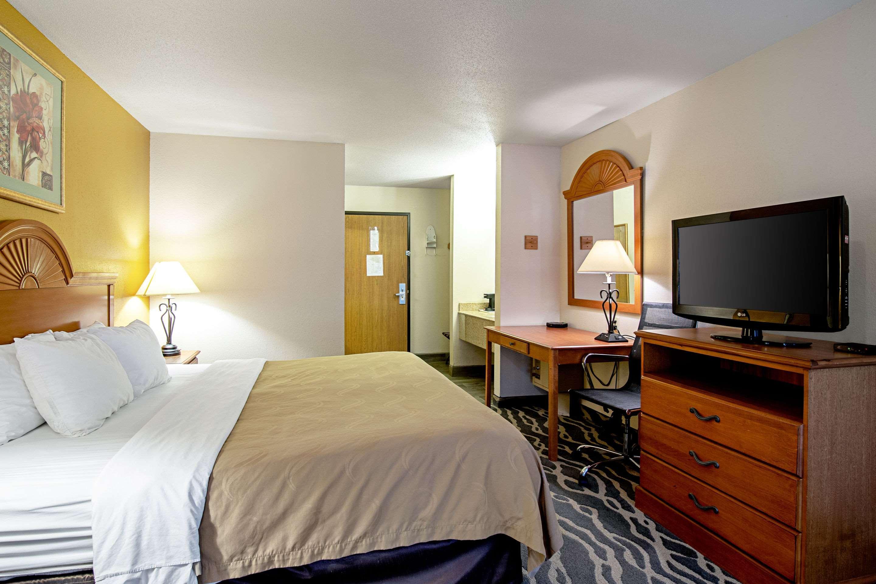 Quality Inn Huron Bagian luar foto
