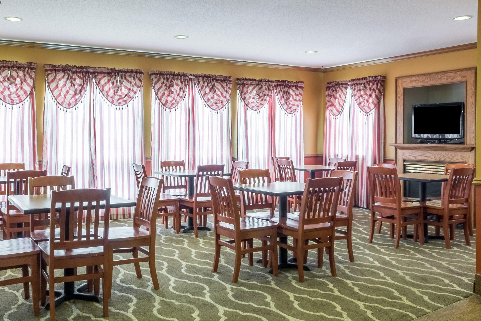Quality Inn Huron Bagian luar foto