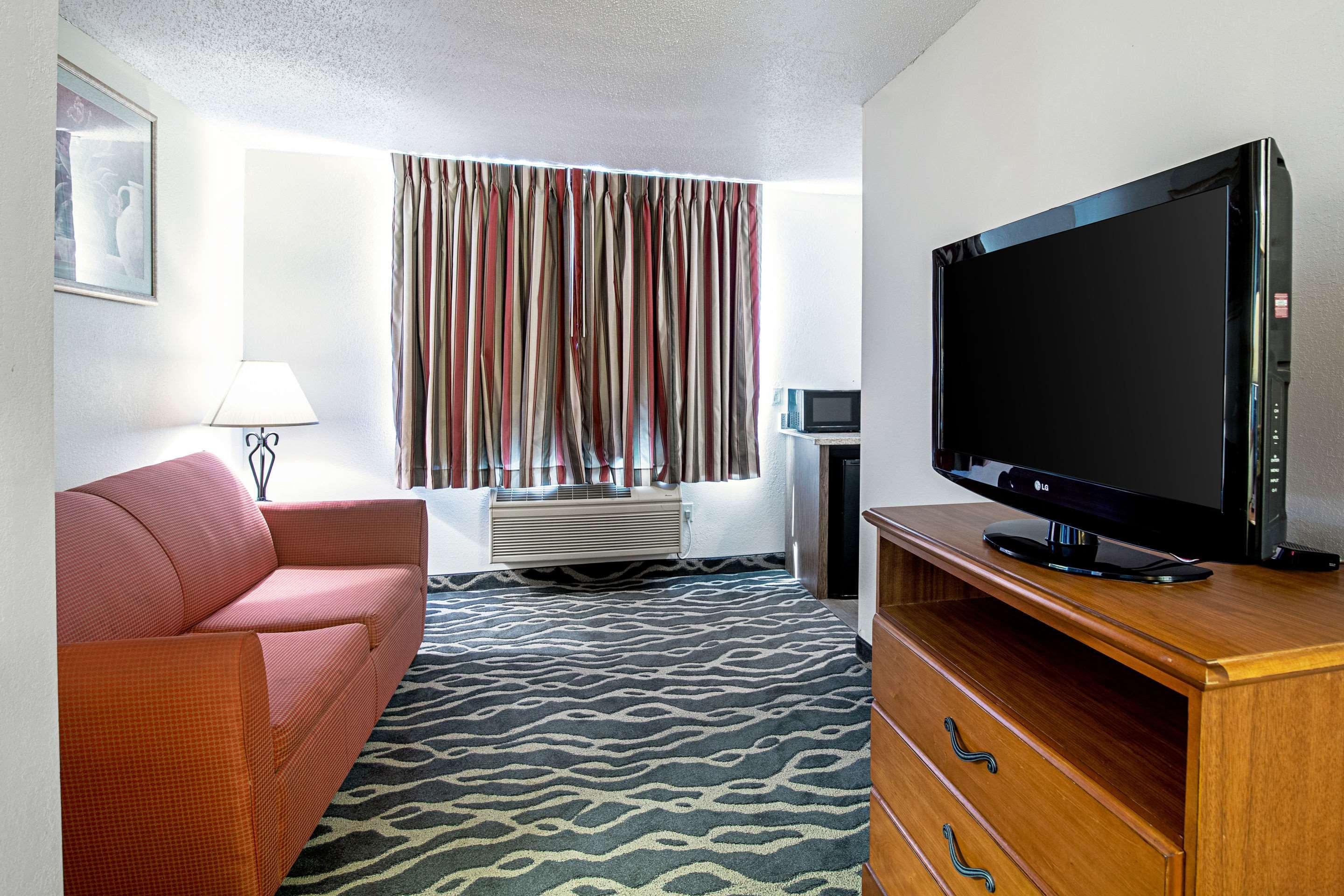 Quality Inn Huron Bagian luar foto