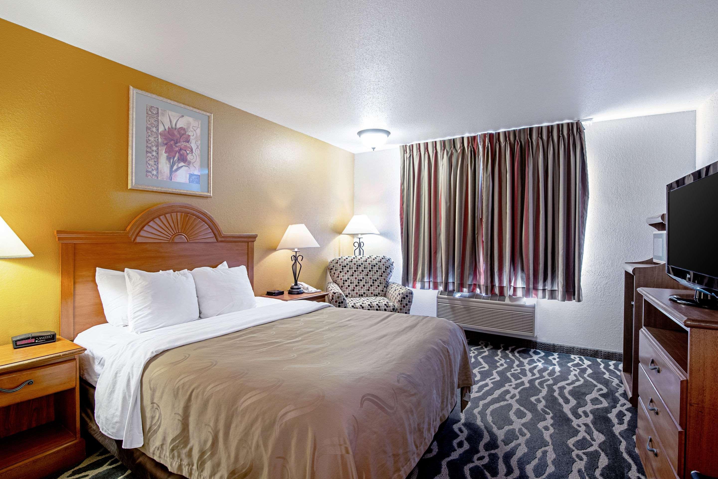 Quality Inn Huron Bagian luar foto