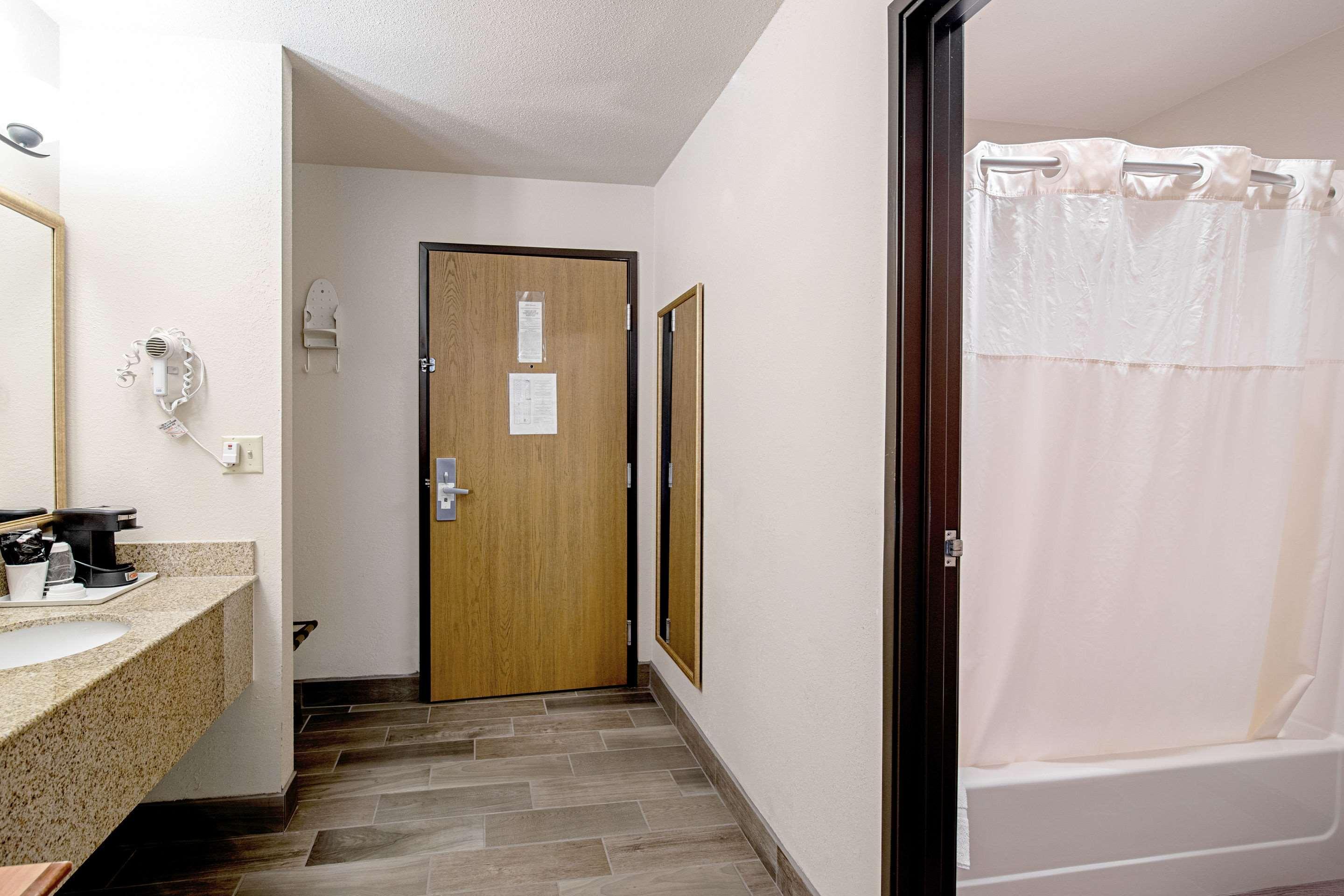 Quality Inn Huron Bagian luar foto