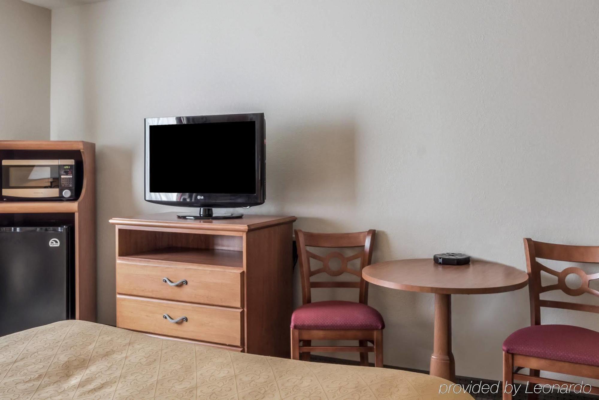 Quality Inn Huron Bagian luar foto