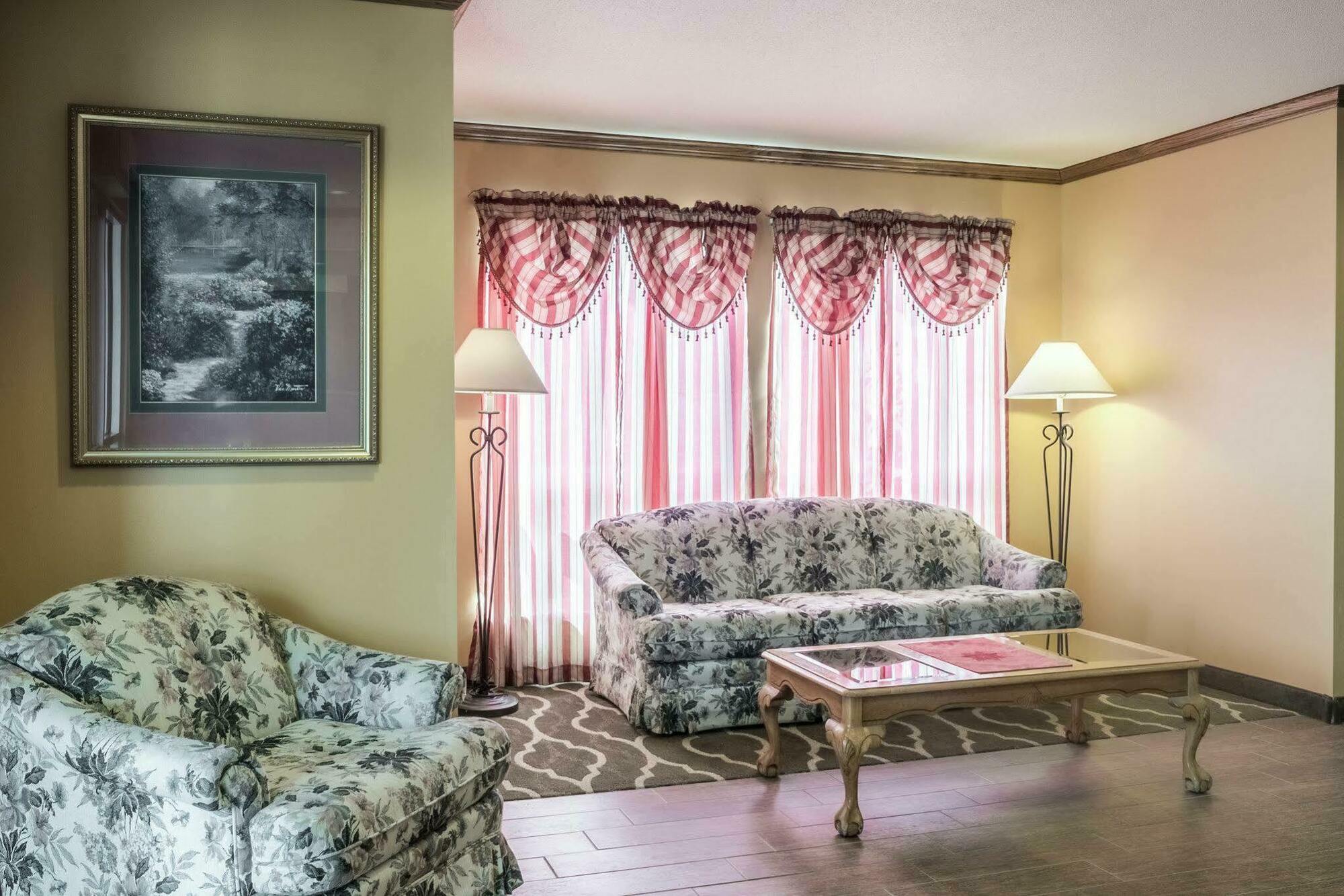 Quality Inn Huron Bagian luar foto